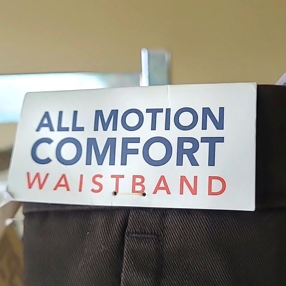 NWT Dockers Classic Fit - Picture 4 of 6